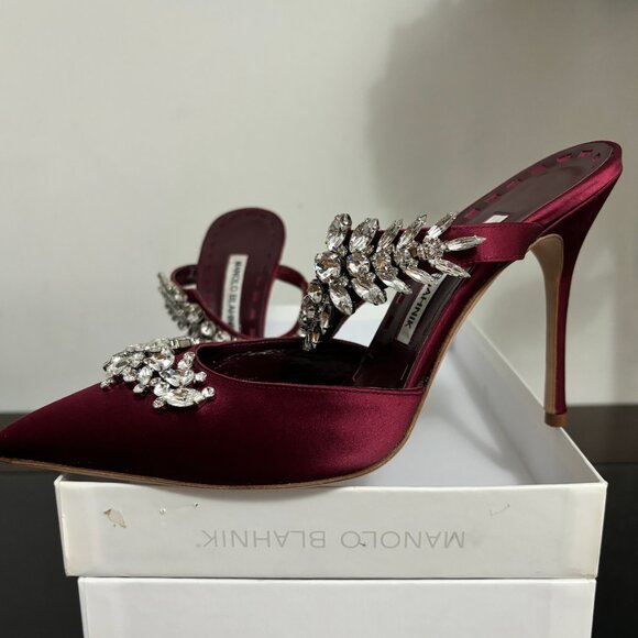 (Sold elsewhere) Manolo Blahnik Lurum in Burgundy Satin - Picture 2 of 6